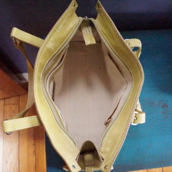 Francesco Biasia Chartreuse Shoulder Bag - Picture 5 of 8